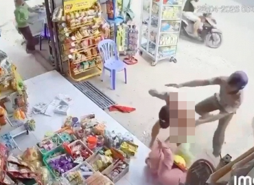 Đã rõ lý do về vụ g:ã đàn ông không mặc gì xông vào tiệm tạp hóa h:à::nh hu:ng cô giáo.