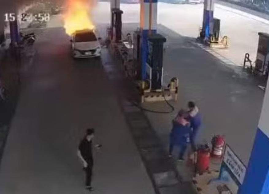 Vì sao tài xế không mở cửa cứu 2 n:ạn nh:ân: “Cuối cùng cũng rõ”