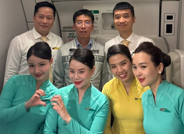 Rõ chân dung Bác sĩ Bạch Mai đang rần rần, cứu 1 bệnh nhân đ:ột ng:ột bị li:ệt mặt ở không trung: Tuyệt vời quá luôn