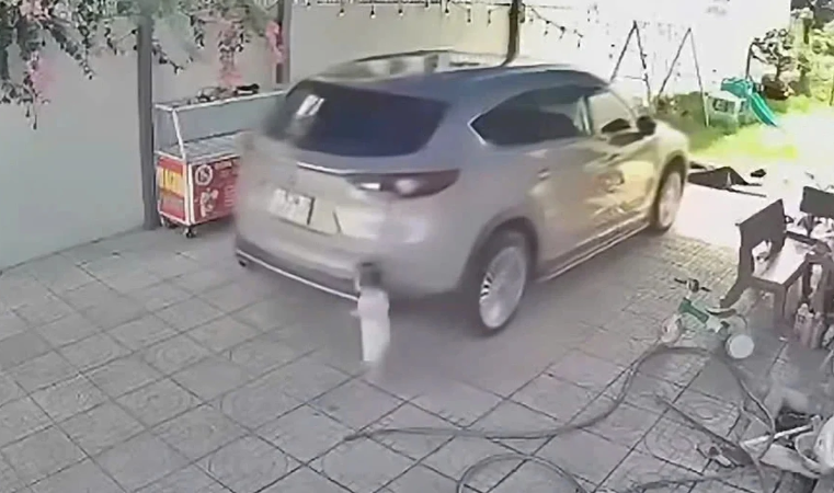 Đang rần rần vụ bé gái 15 tháng tuổi bị ô tô lùi cán t:uvo*g ở Đồng Nai: Á:m ả:nh thật sự.
