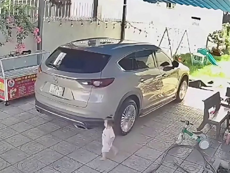Vì sao cảm biến lùi không thể cứu m:ạng bé gái vụ Mazda CX-8 lùi ở sân? Có phải do lỗi.