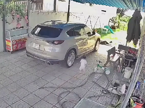 Chuyên gia nói rõ về vụ lùi xe c:á::n qua bé gái t:uvo*g ở Đồng Nai: Các tài xế cần phải chú ý điều này.