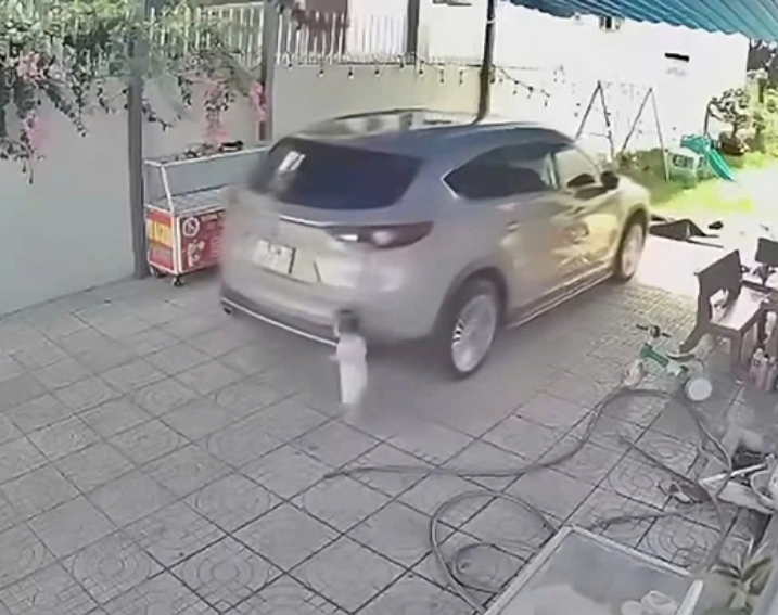 Vụ bé gái 15 tháng tuổi bị c:á::n t:uvo*g: Các chuyên gia dặn dò phải quan sát gương kỹ vào, đừng phụ thuộc vào công nghệ quá!