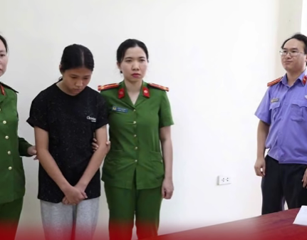 Không ngờ luôn, mẹ tiết lộ cháu K có tiền sử ch:ấn thư:ơng nặng và đinh chưa kịp lấy ra: Vậy mà đ:á::nh hội đồng em thế đó.