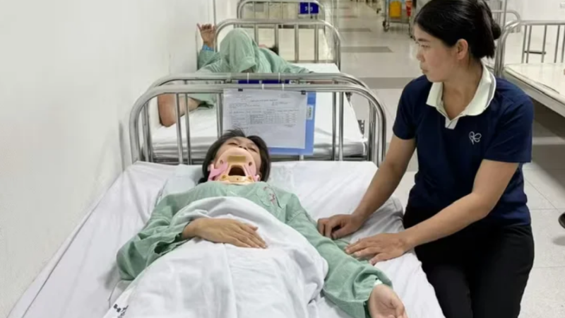 Cháu K bị đ:á::nh ng:ất xỉ:u tại chỗ, nhóm bạn này đã b:ắt é:p phải khai với giáo viên là tự ng:ã cầu thang: “Không thể chấp nhận được”