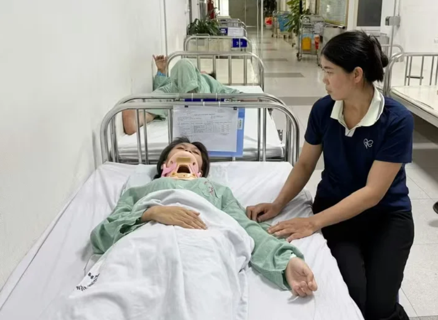 Cháu K bị đ:á::nh ng:ất xỉ:u tại chỗ, nhóm bạn này đã b:ắt é:p phải khai với giáo viên là tự ng:ã cầu thang: “Không thể chấp nhận được”